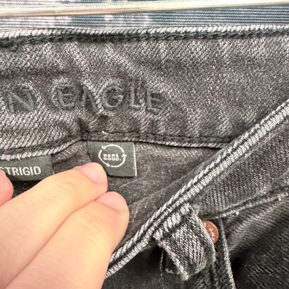 American Eagle Black distressed 8 long strigid mom jean - Picture 8 of 15